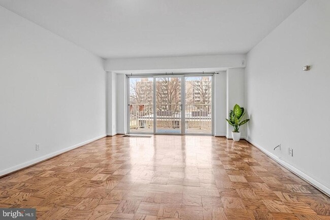 Building Photo - 560 N St SW