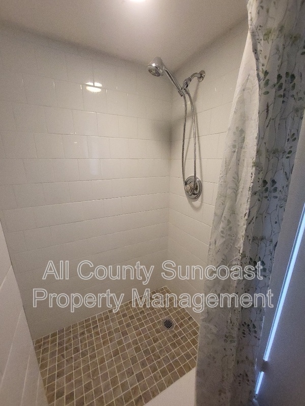 Building Photo - 7400 Sun Island Dr S