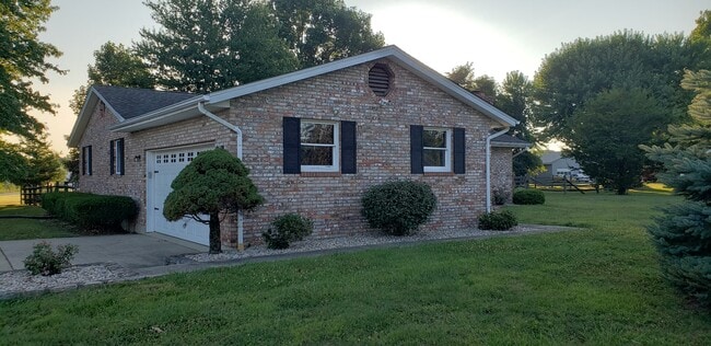 Building Photo - 2040 Megrue Dr