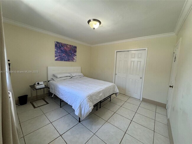 Building Photo - 8509 Crespi Blvd