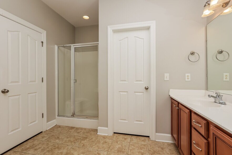 Building Photo - 1811 Potters Ct