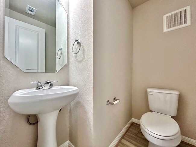 Building Photo - 202 Elm Br Trl