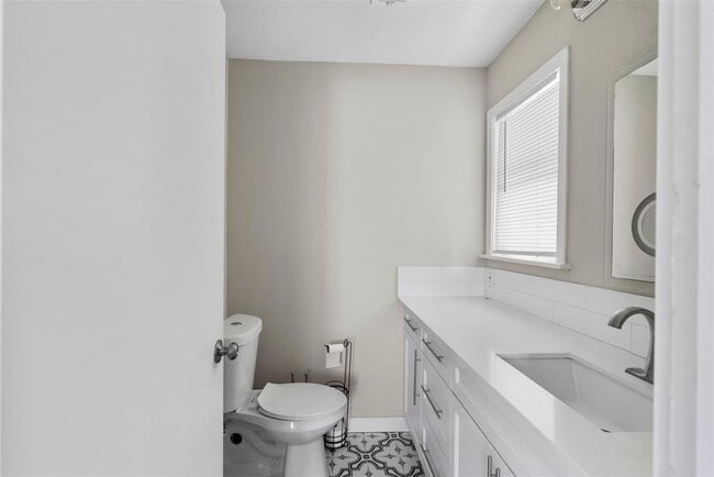 Building Photo - 5422 Lincrest Ln