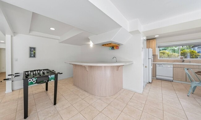 Building Photo - 12 Douglas Ct