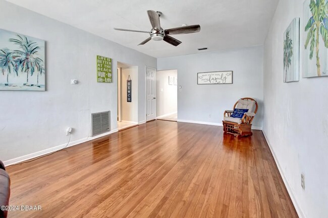 Building Photo - 518 Hillside Ave