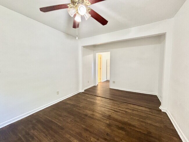 Building Photo - Gorgeous Updated Home in Virginia Beach!