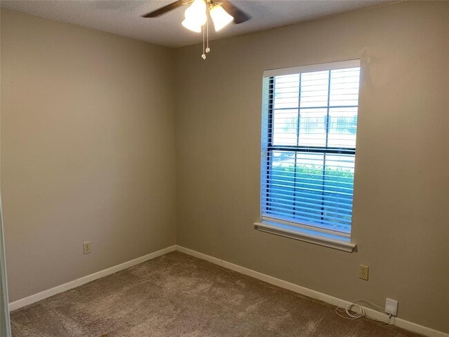 Building Photo - 3011 Sand Dr