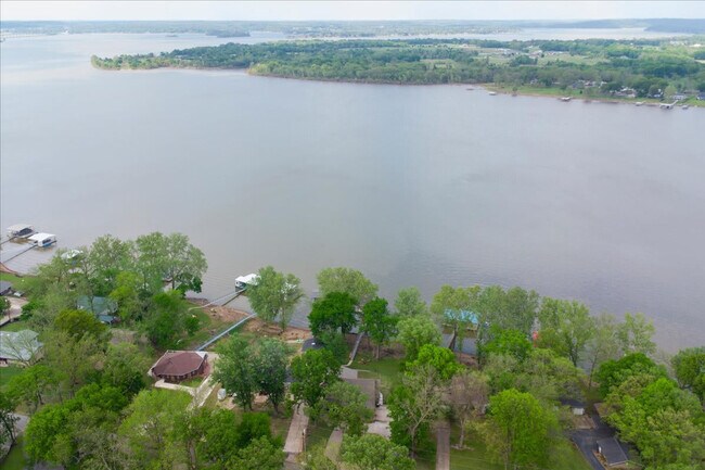 Building Photo - 1115 Red Bud Dr