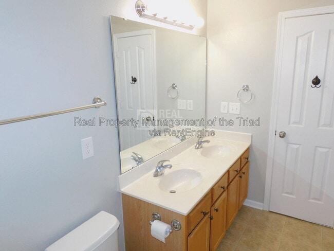Building Photo - 8 Rockport Ct