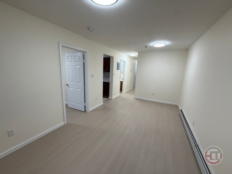 Building Photo - 1985 Southern Blvd