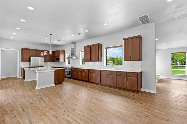Building Photo - 100 Bryson Bend