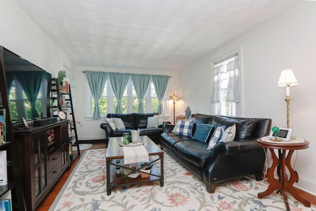 Building Photo - Beautiful Single Family Home in Willoughby Beach!!