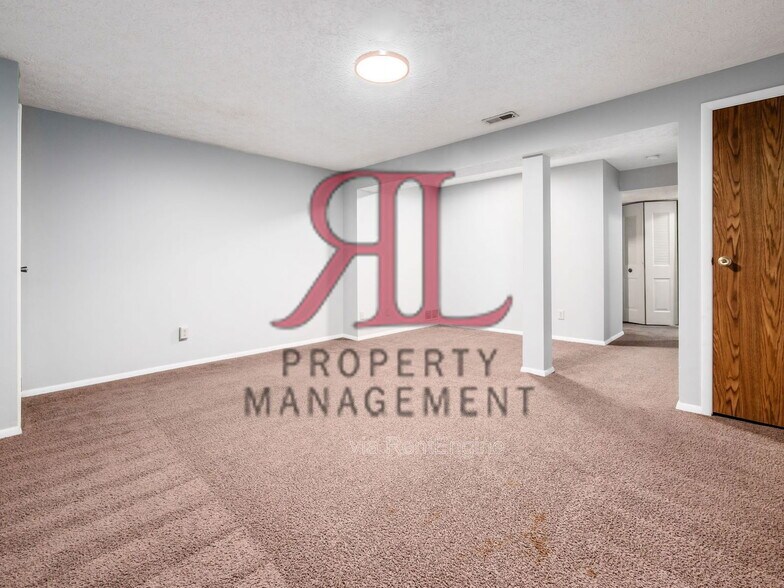 Building Photo - 6678 Manring Ct