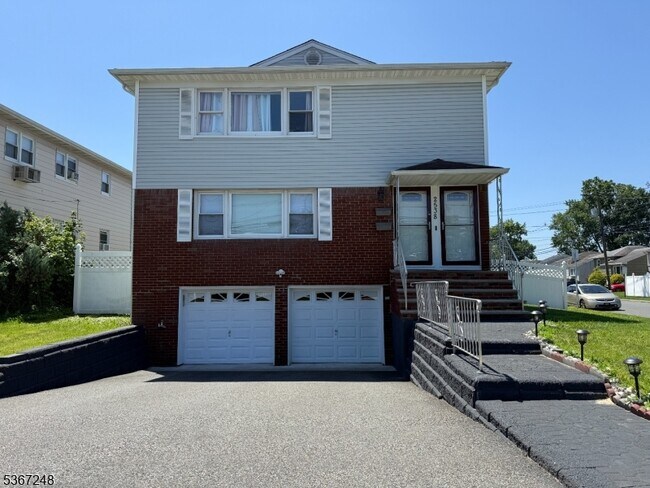 Primary Photo - 2538 Spruce St