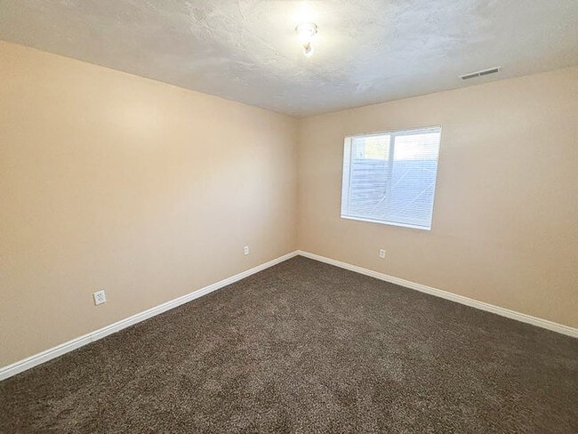 Building Photo - Spacious 5-Bedroom Home in Stansbury Park ...