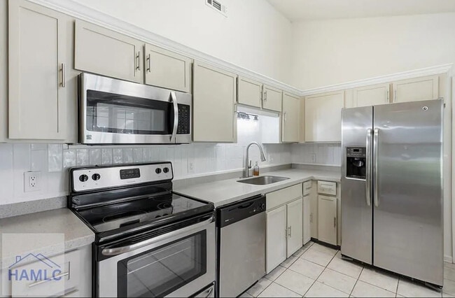 Building Photo - 664 Windhaven Dr