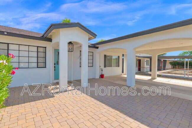 Building Photo - 5513 E Earll Dr
