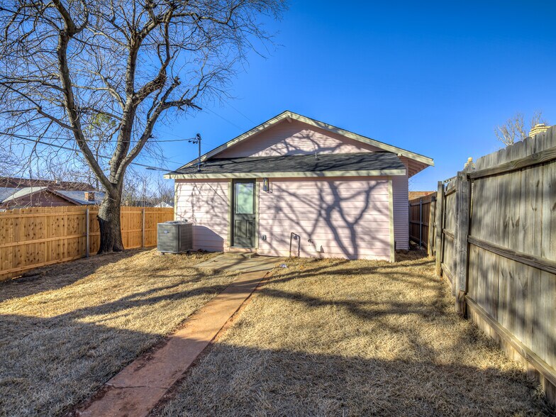 Building Photo - 828 NW 32nd St