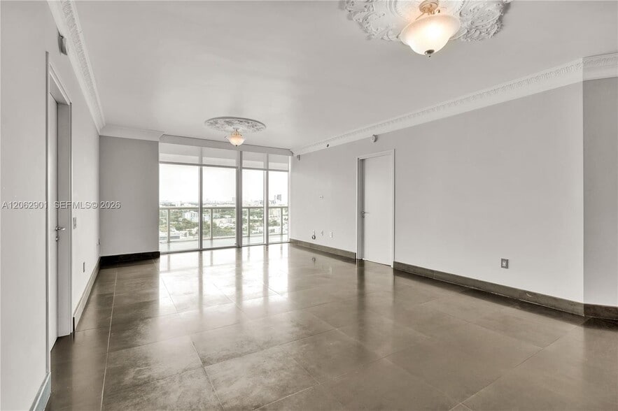 Building Photo - 450 Alton Rd