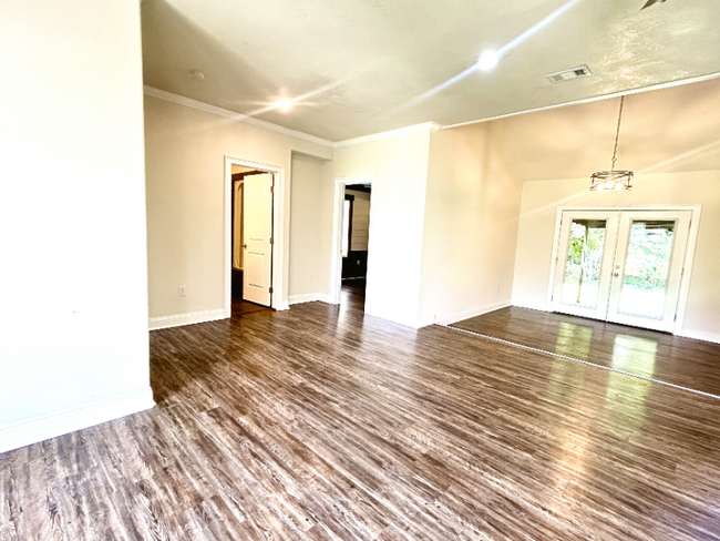 Building Photo - 13043 Sullivan Ln
