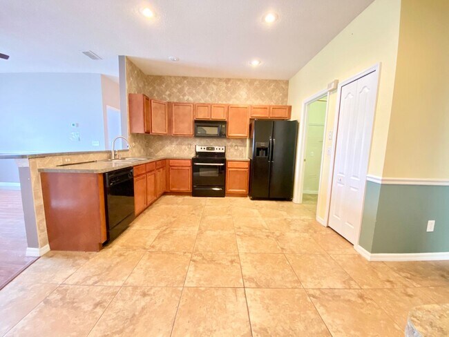 Building Photo - Beautiful Lake View Home in Waterside Estate!