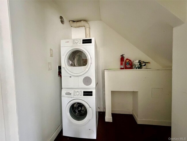 Building Photo - 1-99 Cross Bay Pkwy