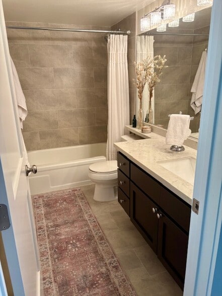 Second bathroom - 701 Kettner Blvd