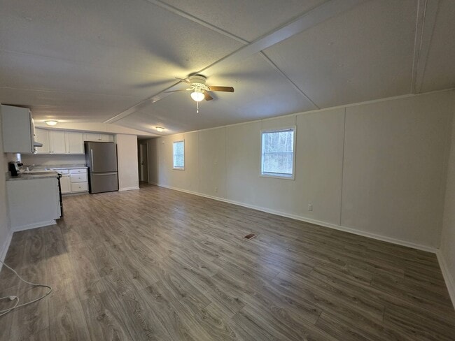 Building Photo - Newly Remodeled Trailer - Close to New River Air Station