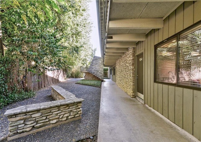 Building Photo - 2308 Enfield Rd