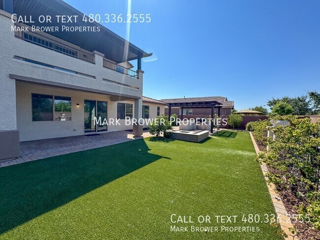 Building Photo - 1042 W Oleander Ave
