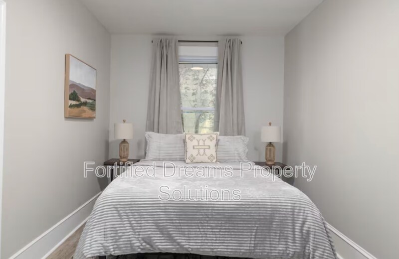 Building Photo - 913 Hutton St