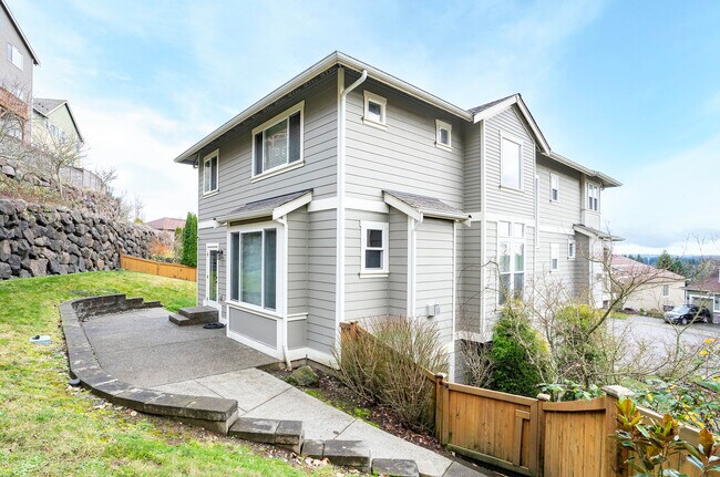 Building Photo - 1749 Skyline Ridge Ln SW