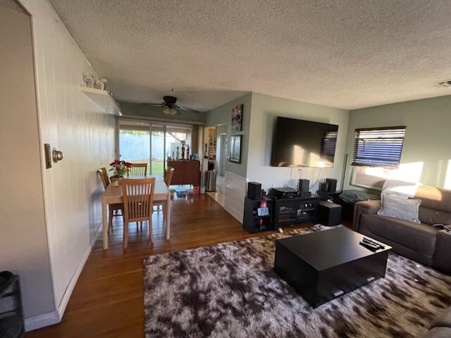 Building Photo - 3270 Rosewood Ave