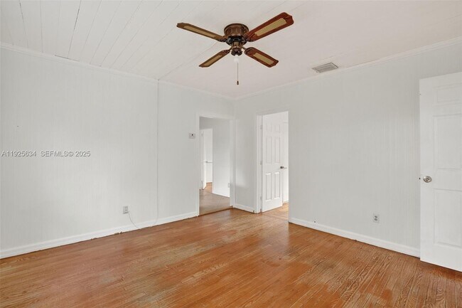 Building Photo - 321 NE 169th St