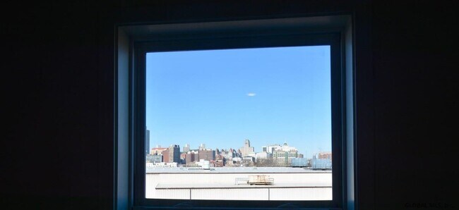 Building Photo - 1047 Broadway