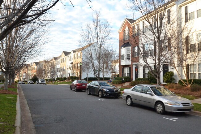 Building Photo - Spacious Ballantyne Living | 3BR, 3.5BA with Community Pool