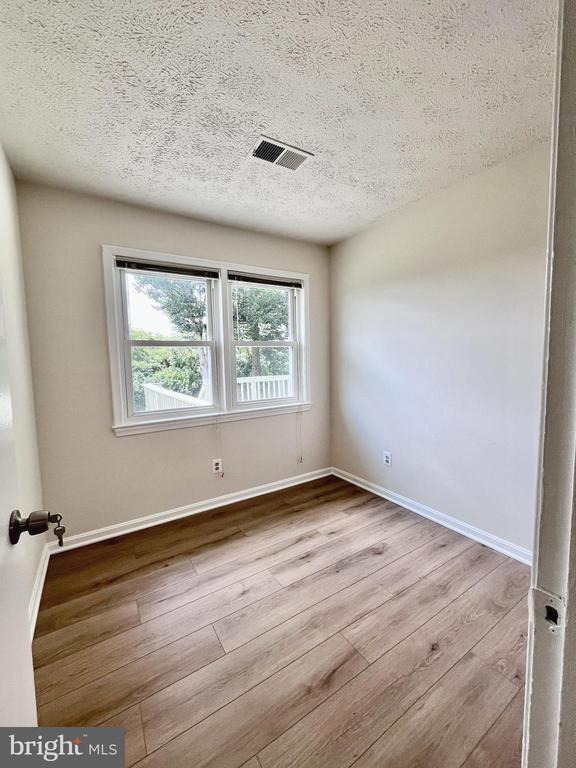 Building Photo - 5350 Ravensworth Rd