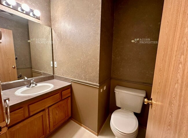 Building Photo - 402 Meadow Ct NW