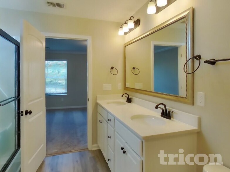 Building Photo - 437 N Ivestor Ct