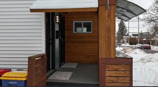 Building Photo - 618 Pettibone Ave NW