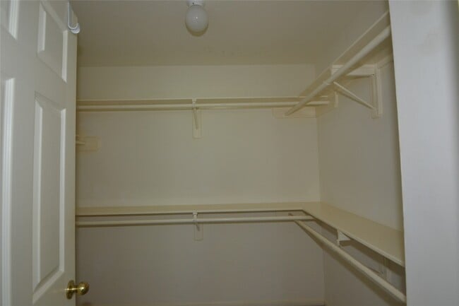 Building Photo - 15406 Amesbury Ln