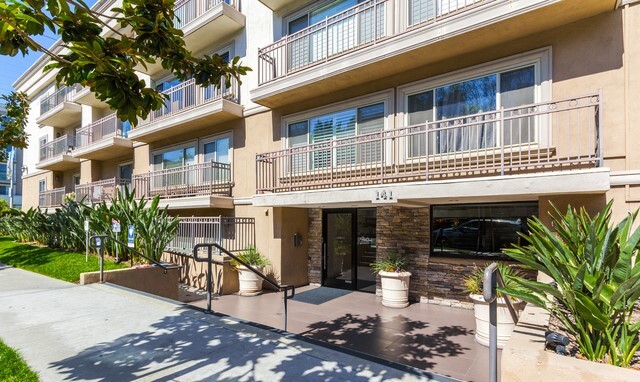 Building Photo - 141 S Clark Dr