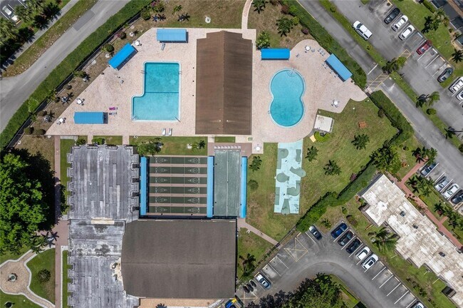 Building Photo - 701 Lori Dr