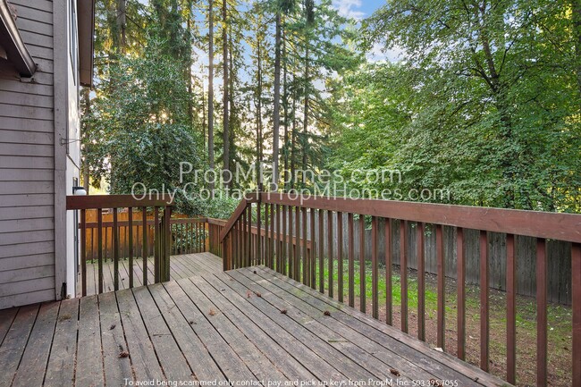 Building Photo - Spacious Tri-level Four Bedroom Home On Qu...