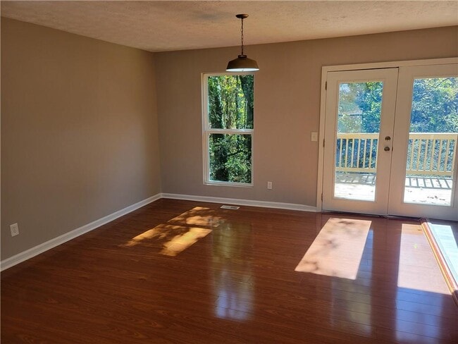 Building Photo - 410 Collett Ave