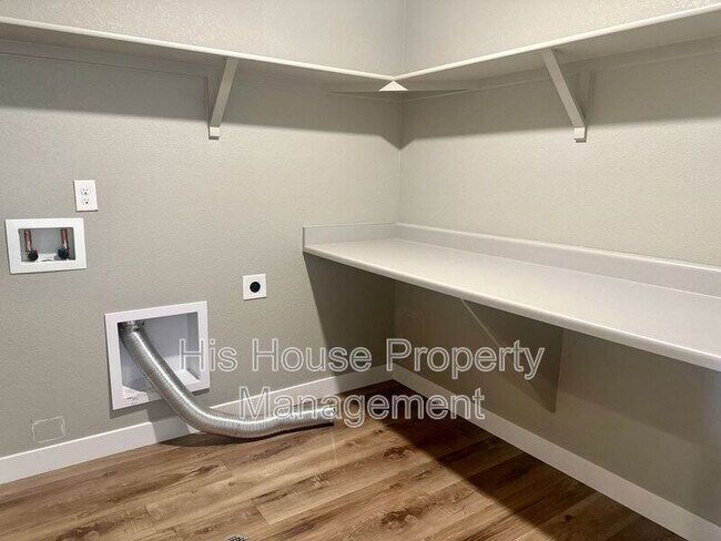 Building Photo - 2278 Stonefish Dr