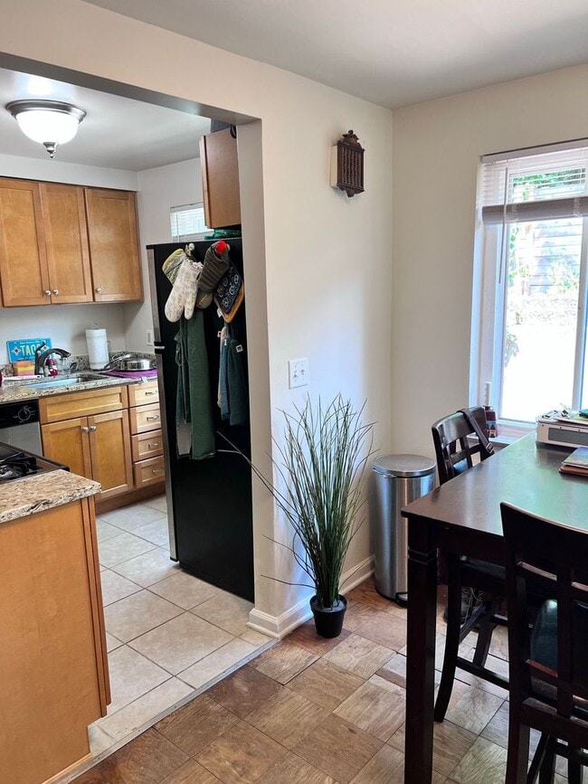 Building Photo - 2617 Madison Rd