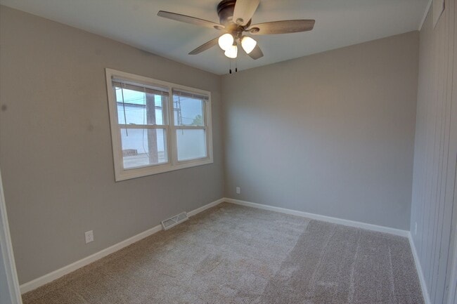 Building Photo - Remodeled 2 bed home