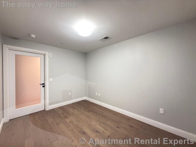 Building Photo - 9 Central St