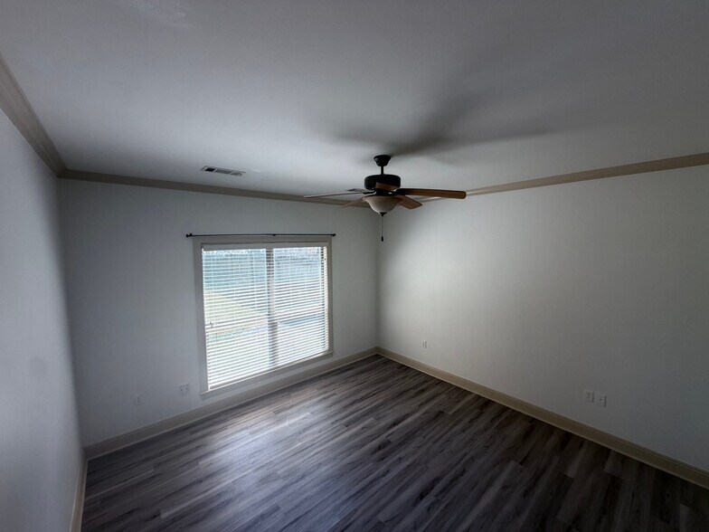 Building Photo - 9542 Summer Pointe Ave